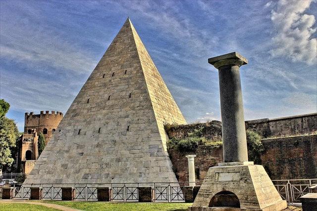 Roma piramide Cestia